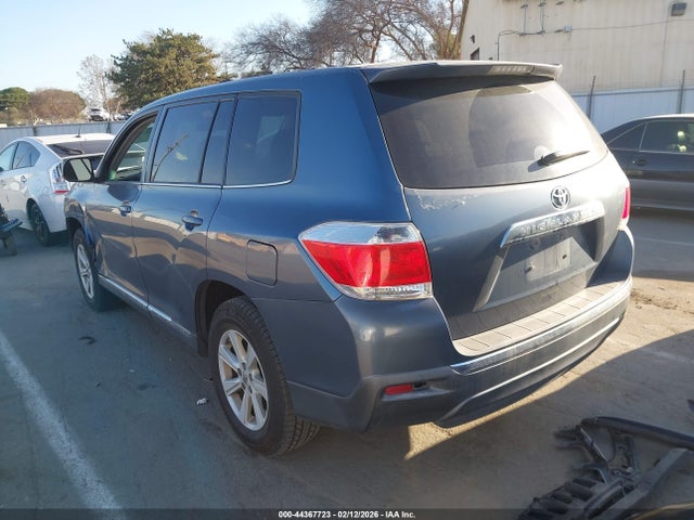 Toyota Highlander Base V6