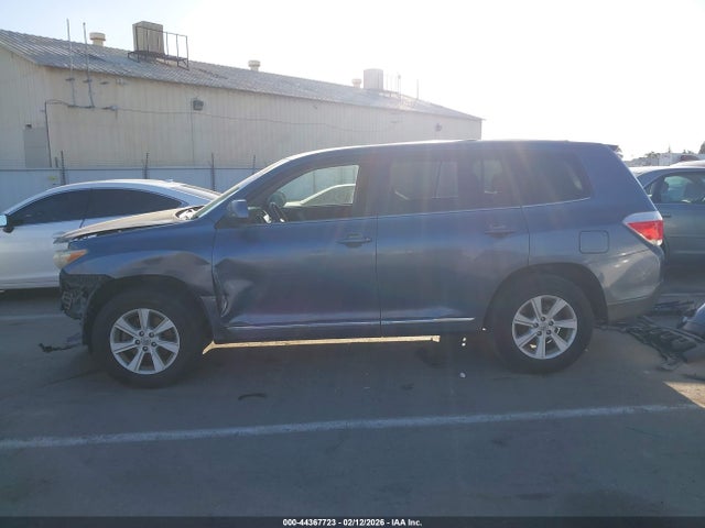 Toyota Highlander Base V6