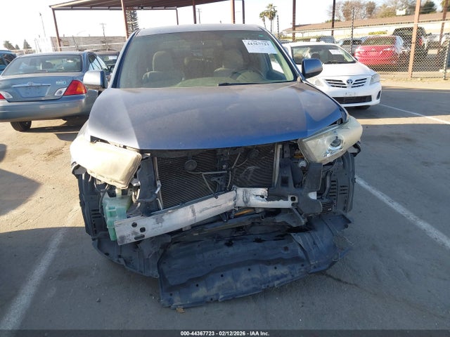 Toyota Highlander Base V6