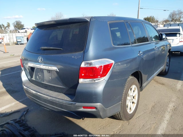 Toyota Highlander Base V6