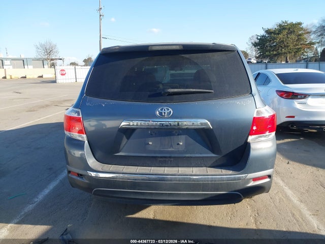 Toyota Highlander Base V6