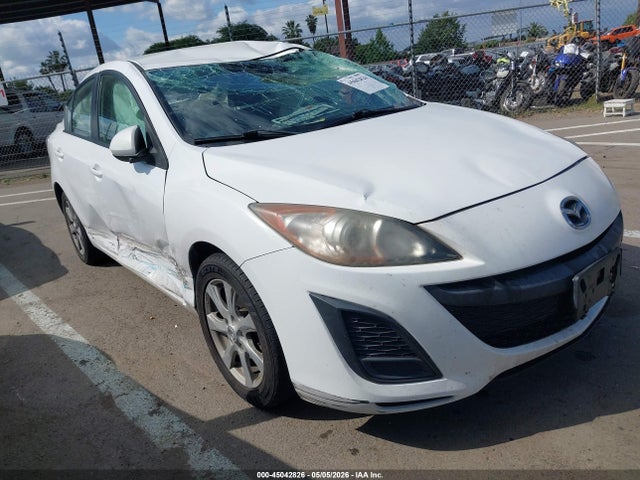 Salvage Mazda Mazda3 Image