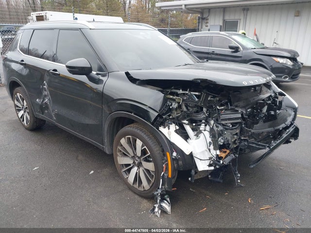 Salvage Mitsubishi Outlander Image