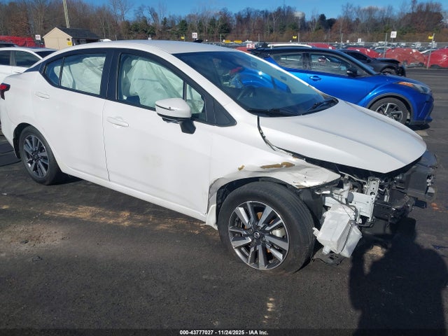 Salvage Nissan Versa Image