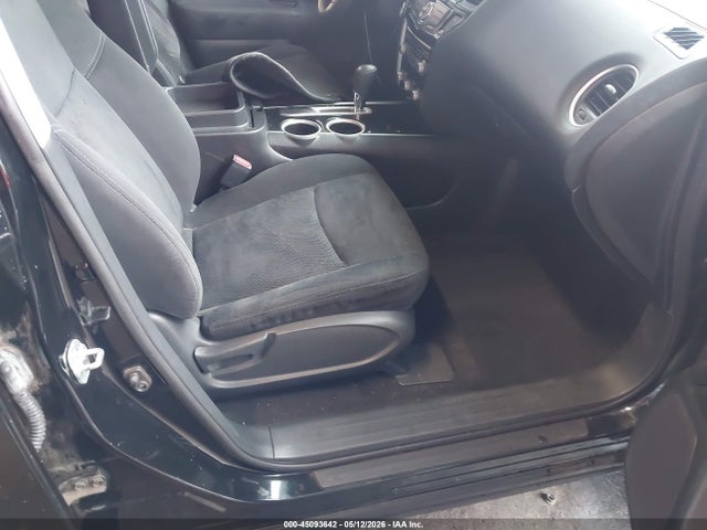Nissan Pathfinder Sv