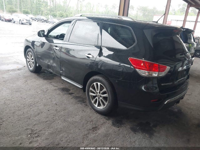Salvage Nissan Pathfinder Image