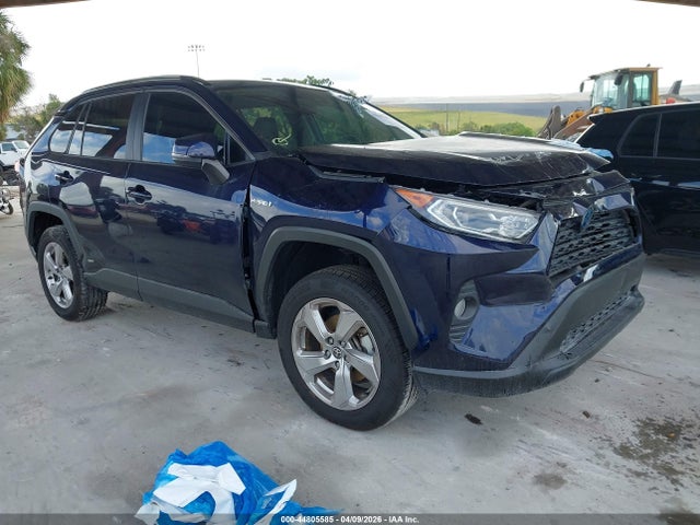 Salvage Toyota RAV4 Image
