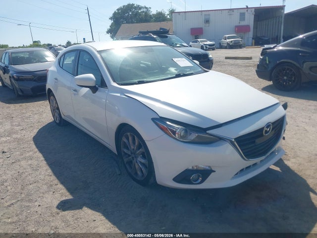 Salvage Mazda Mazda3 Image
