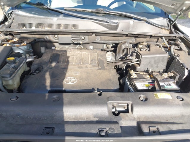 Toyota RAV4 Base V6