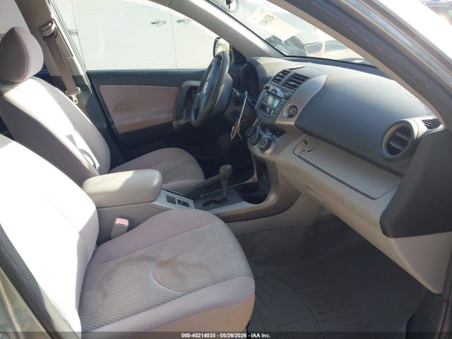 Toyota RAV4 Base V6