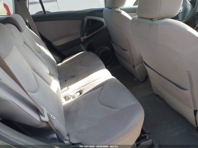Toyota RAV4 Base V6