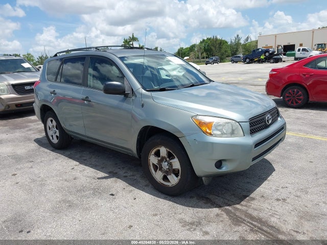 Salvage Toyota RAV4 Image