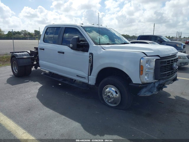 Salvage Ford F-350 Image