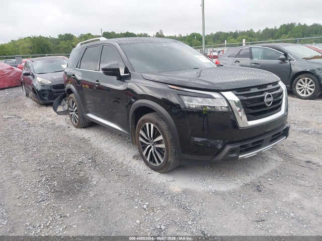 Salvage Nissan Pathfinder Image