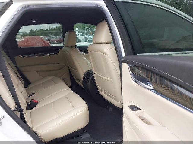 Cadillac XT5 Standard