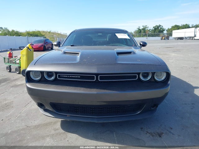 Dodge Challenger Sxt