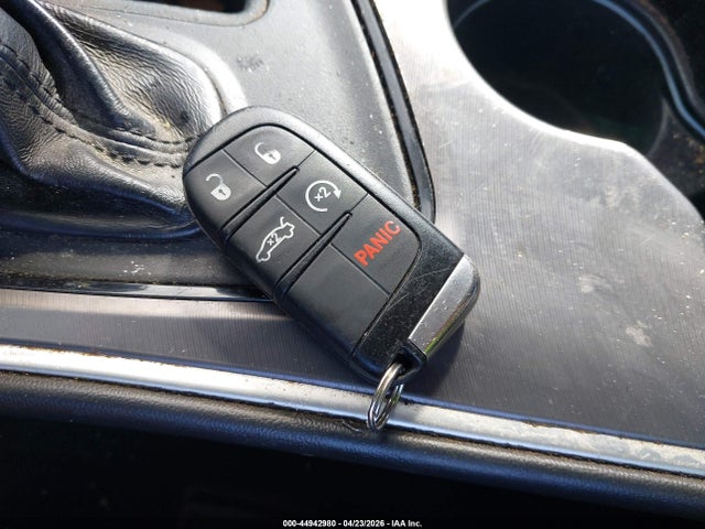 Dodge Challenger Sxt