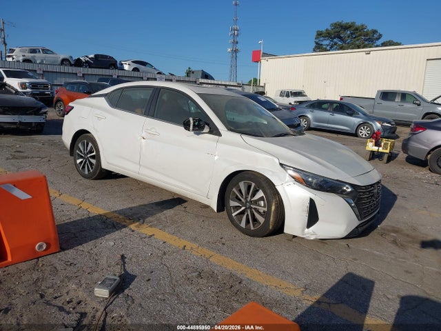 Salvage Nissan Sentra Image