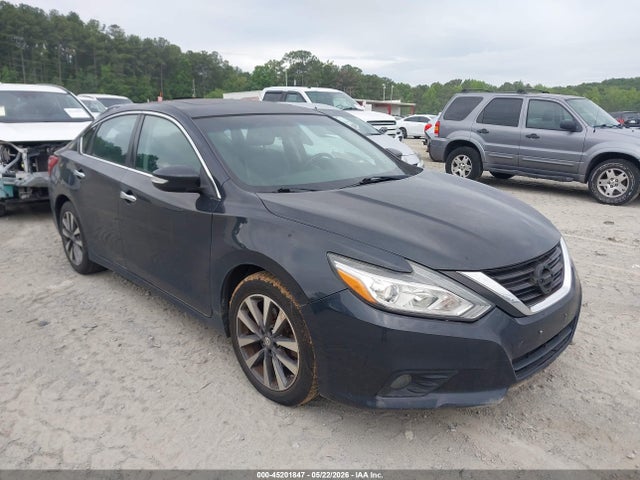 Salvage Nissan Altima Image