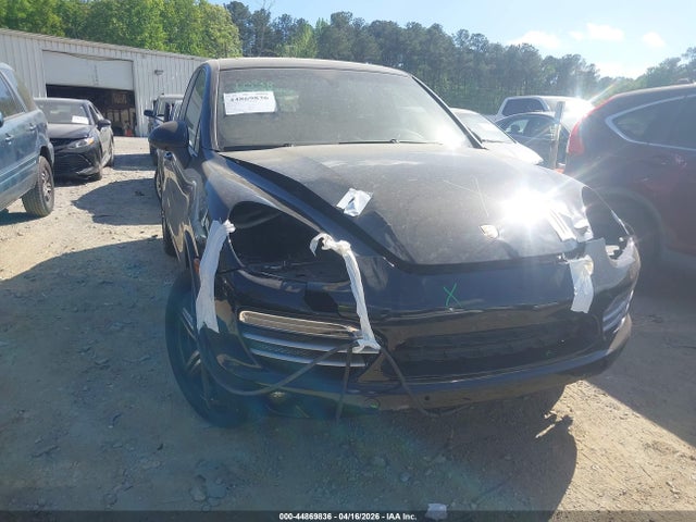 Salvage Porsche Cayenne Image