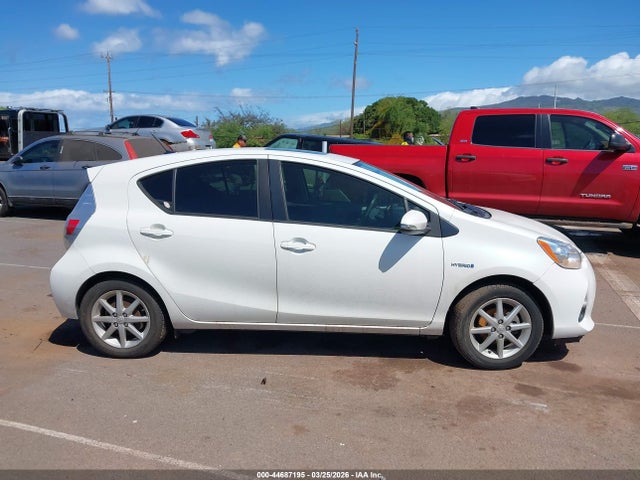 Toyota Prius c Four