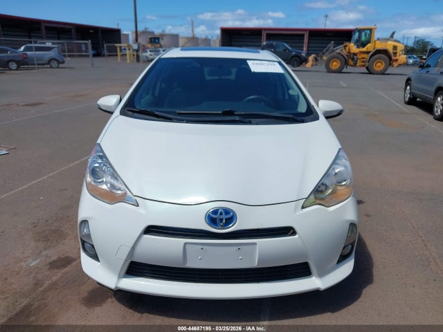 Toyota Prius c Four
