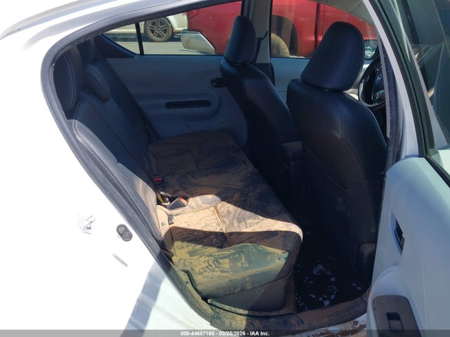 Toyota Prius c Four