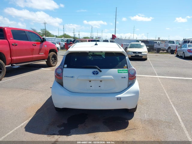 Toyota Prius c Four