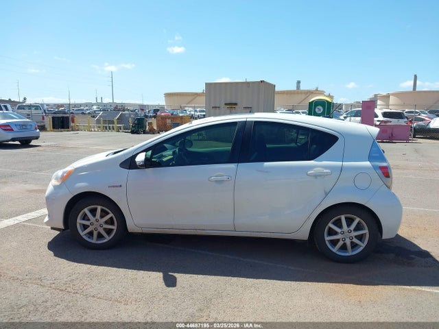 Toyota Prius c Four