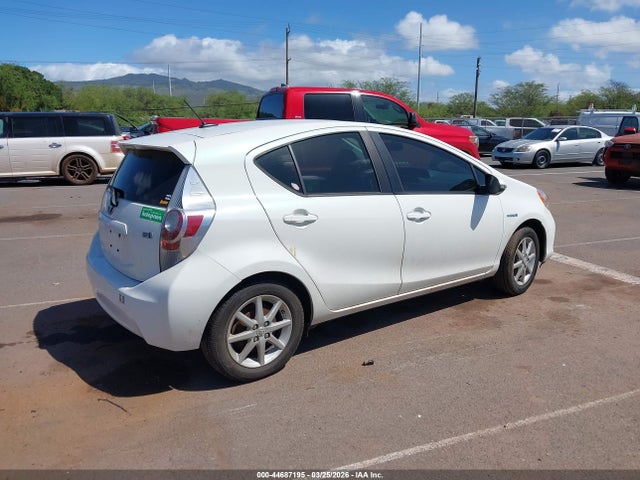 Toyota Prius c Four
