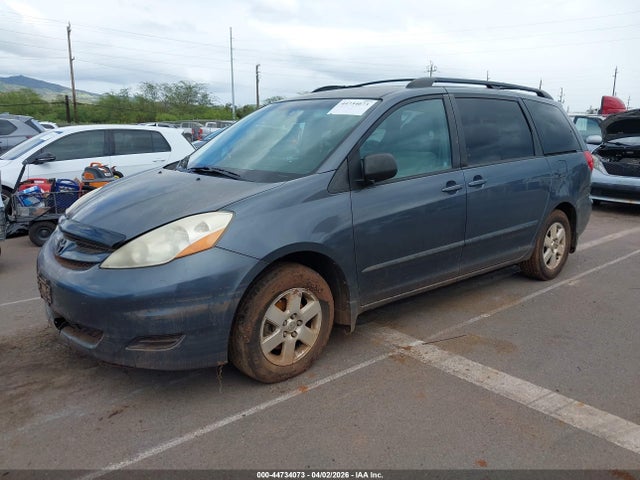 Toyota Sienna Le