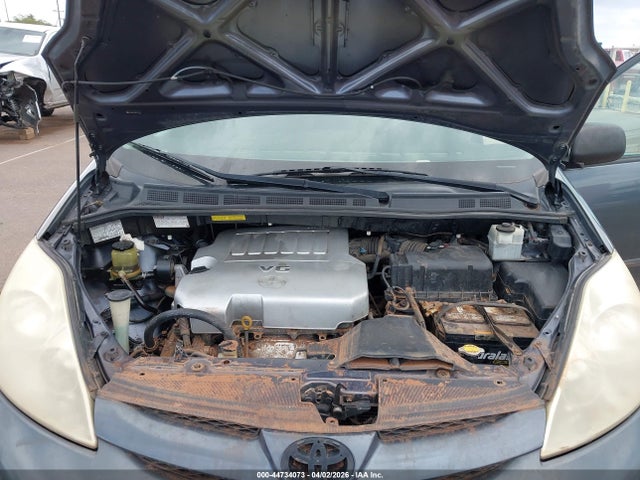 Toyota Sienna Le
