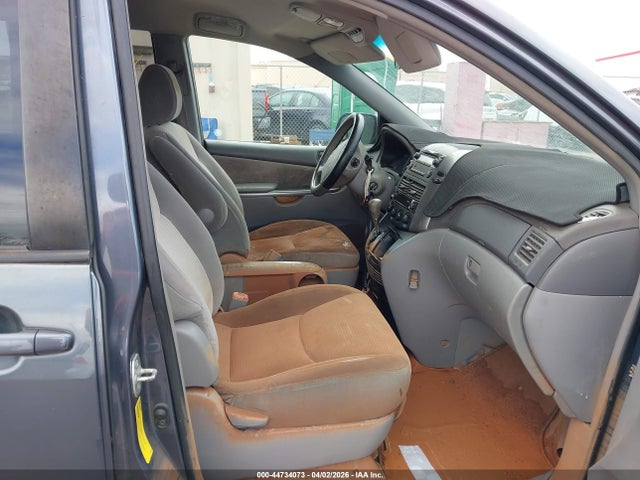 Toyota Sienna Le