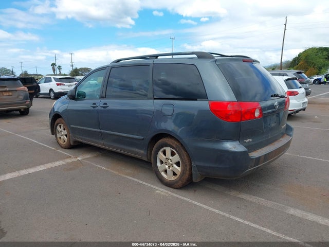 Toyota Sienna Le
