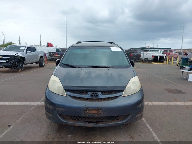 Toyota Sienna Le