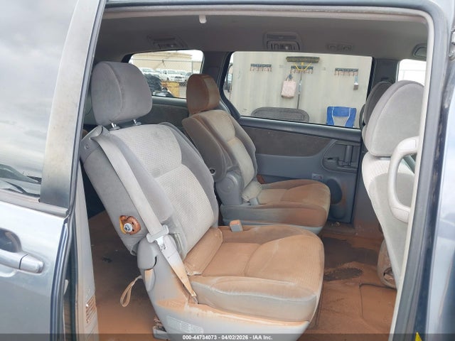 Toyota Sienna Le
