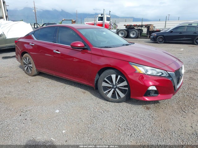 Salvage Nissan Altima Image