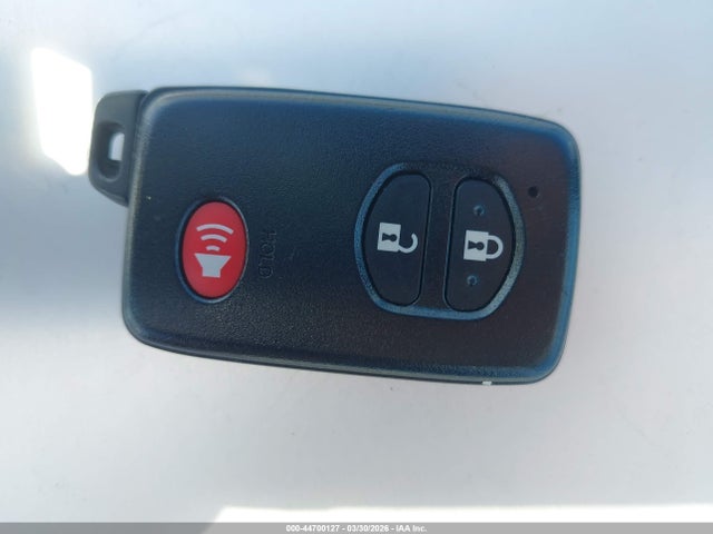 Toyota Prius v