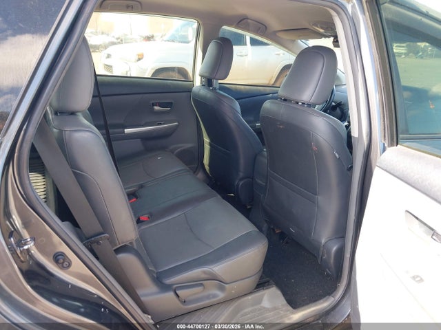 Toyota Prius v