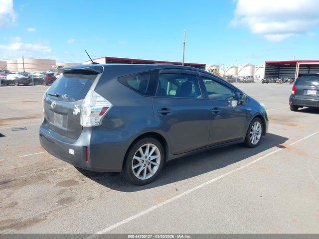 Toyota Prius v