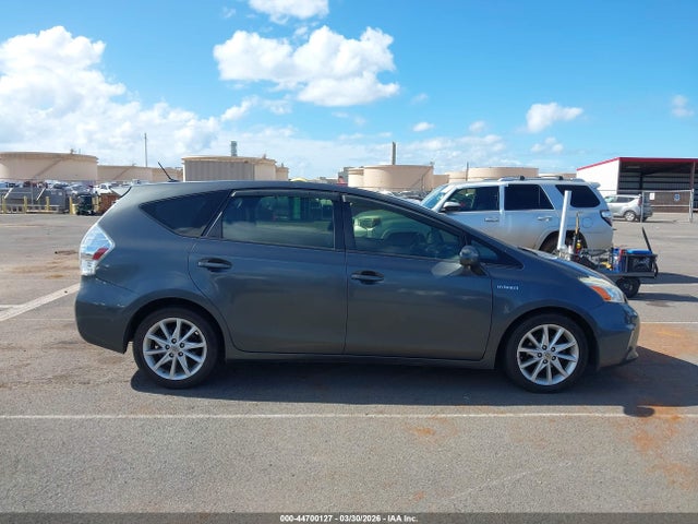 Toyota Prius v