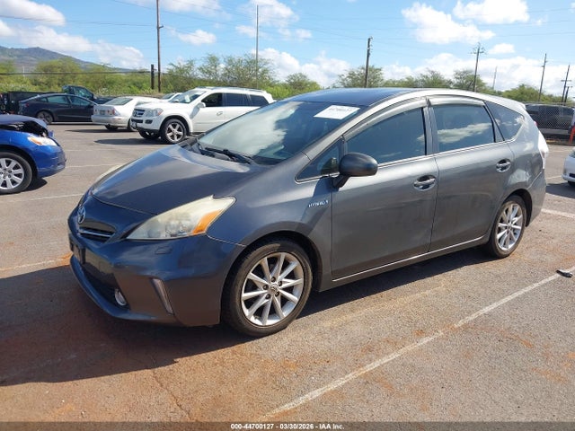 Toyota Prius v