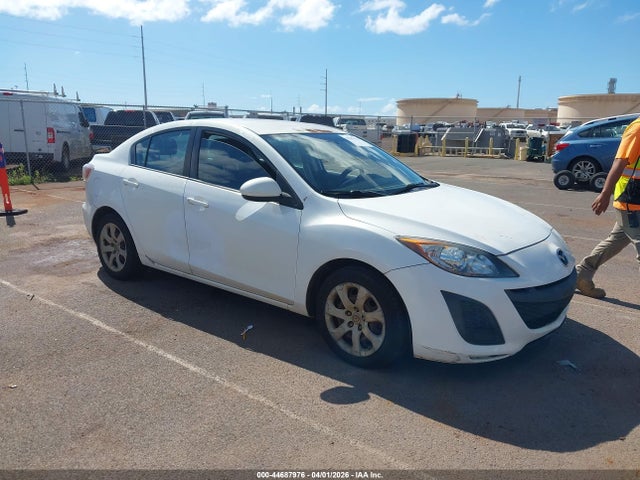 Salvage Mazda Mazda3 Image