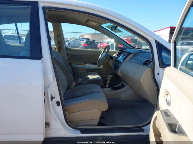 Nissan Versa 1.8s