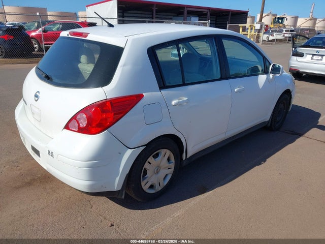 Nissan Versa 1.8s