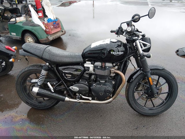 Triumph Street Twin