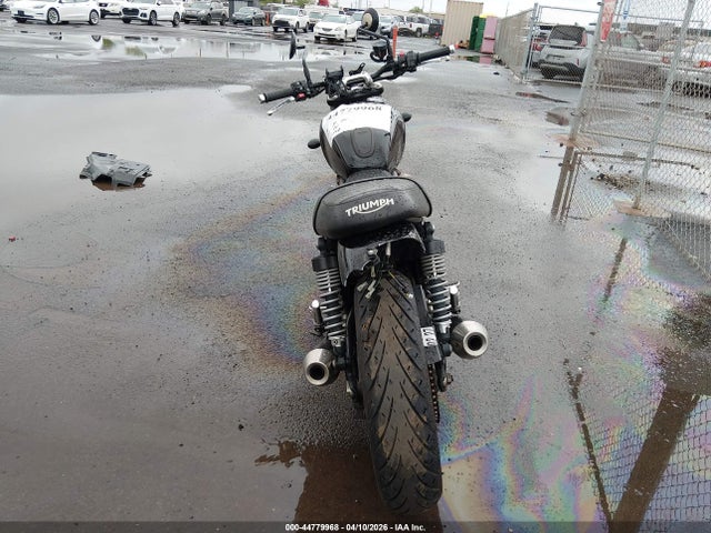 Triumph Street Twin
