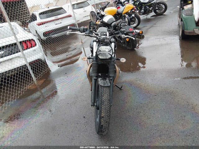 Triumph Street Twin