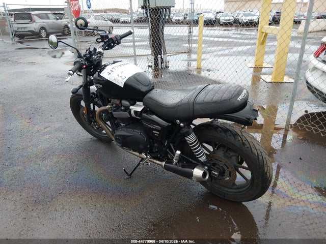Triumph Street Twin
