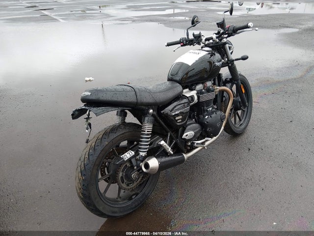 Triumph Street Twin